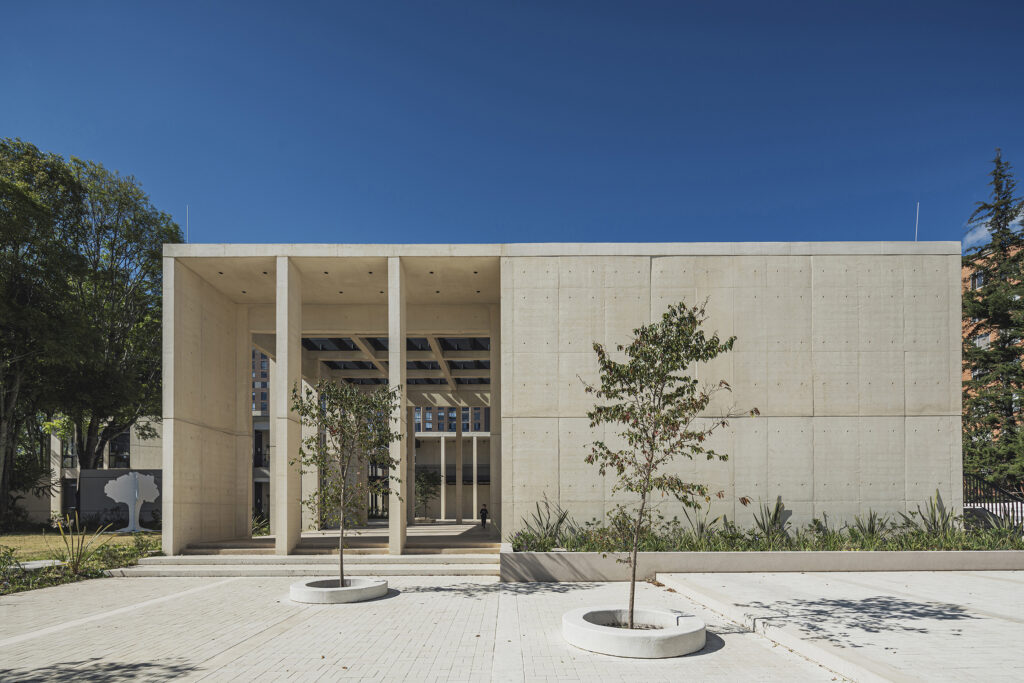 Colegio Colombo Hebreo: Concrete, Courtyards and Community in Bogotá