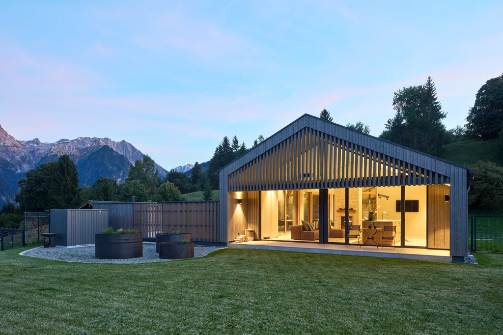 Atrium House Tschengla: A Contemporary Alpine Retreat in Austria